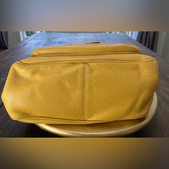 AUTHENTIC VALENTINO Handbag ♥️ 12” W x 10” H x 5” D. Excellent condition. - Picture 6 of 8